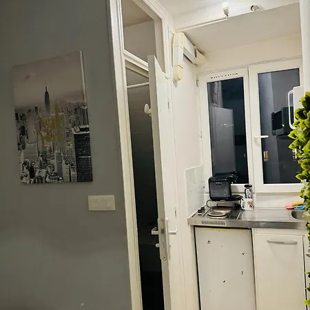 Studette Champs Elysees Apartment *